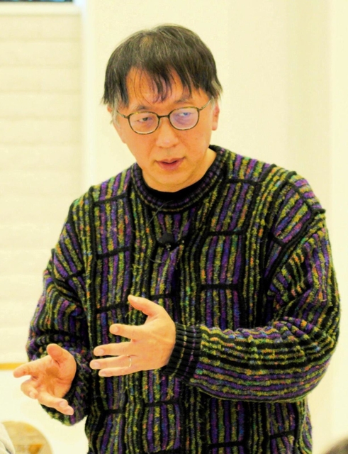 襲撃事件の状況や心境について語った宮台真司さん＝４日午後、神戸市中央区加納町２