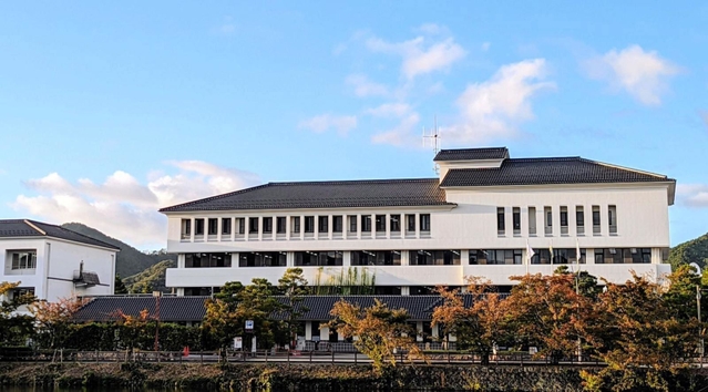 丹波篠山市役所＝丹波篠山市北新町
