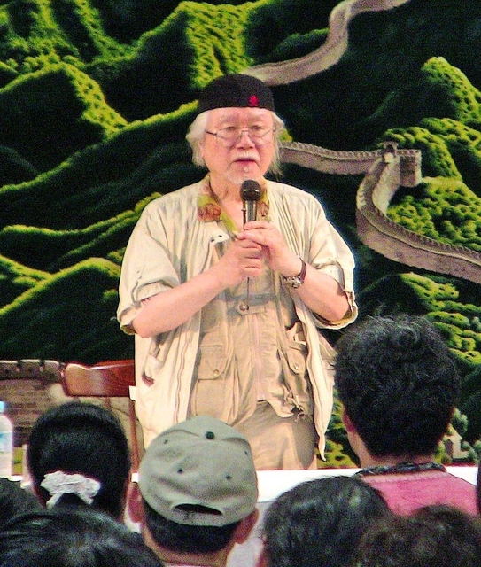 生い立ちから６０年間の画業人生を振り返る松本零士さん＝２０１４年７月１２日、丹波市氷上町西中、市立植野記念美術館