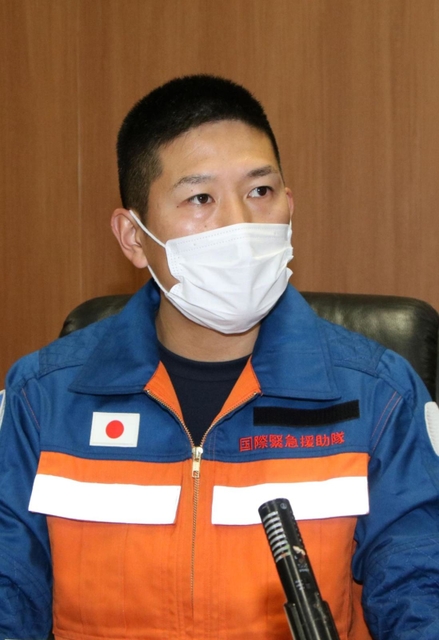 地震があったトルコでの活動を報告する田中靖彬さん＝２４日午後、神戸市中央区波止場町