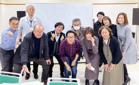 みんなのあま咲き放送局のメンバーら＝尼崎市内