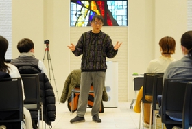 襲撃事件の状況や心境について語った宮台真司さん＝４日午後、神戸市中央区加納町２