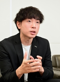 漫才コンビ「モンスーン」の小山英機＝大阪市中央区