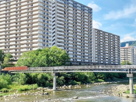 全長９９メートル。武庫川に架かり、西宮市宝生ケ丘１と同市生瀬東町を結ぶ