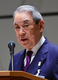 関西財界セミナーの冒頭、問題提起する関西経済連合会の松本正義会長＝９日午前、京都市左京区、京都国際会館