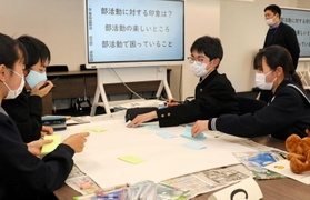 部活動について深く考える生徒ら＝兵庫県太子町鵤、太子町役場