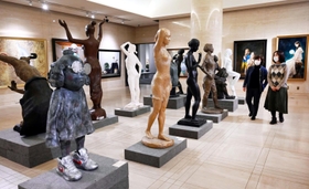 ５４年ぶりに神戸で開催される日展神戸展の会場＝１７日午後、神戸市東灘区向洋町中２、神戸ファッション美術館