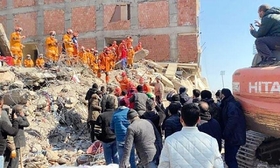 崩れた建物で続く救助活動の状況＝１１日、トルコ南部のカフラマンマラシュ（ＪＩＣＡ提供）