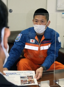 地震があったトルコでの活動を報告する田中靖彬さん＝２４日午後、神戸市中央区波止場町