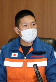 地震があったトルコでの活動を報告する田中靖彬さん＝２４日午後、神戸市中央区波止場町