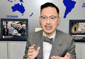 ウクライナ情勢について語る岡部芳彦教授＝神戸市中央区港島１、神戸学院大ポートアイランドキャンパス