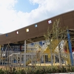 下町に登場した「大型船」。充実させた遊具で２月１１日に開業するこべっこランド＝神戸市兵庫区上庄通１