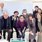 みんなのあま咲き放送局のメンバーら＝尼崎市内
