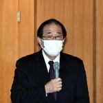 三木露風の作品を解説する近藤健史さん＝宍粟市山崎町鹿沢