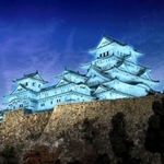 「世界糖尿病デー」などでは、一面をテーマカラーに染めることもできる（姫路市提供）