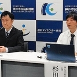ぶどう膜炎の原因ウイルスを巡るオンライン会見に臨む神戸市立神戸アイセンター病院の杉田直医師（右）ら（同病院提供）