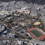 誘致大学が入る予定の王子公園一帯＝２０２２年１月、神戸市灘区