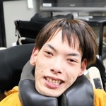 １月末。卒業を控え、残りわずかな学校生活を過ごす権田祐也さん。卒業後は自立を目指し、新たな挑戦が始まる＝神戸市長田区寺池町１、湊川高校
