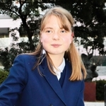 タペストリーのイラストを手がけたマリヤ・クラブチェンコさん