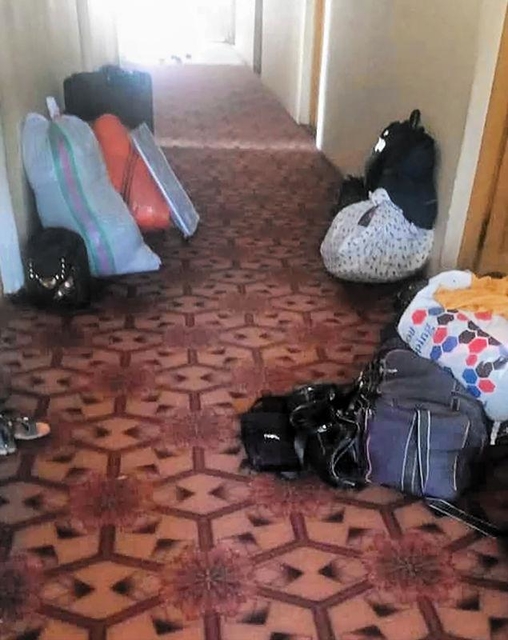 西垣さんが建設したナンガルハル大学の女子寮から届いた写真。閉め出される女子学生がまとめた荷物が並ぶ（本人提供）