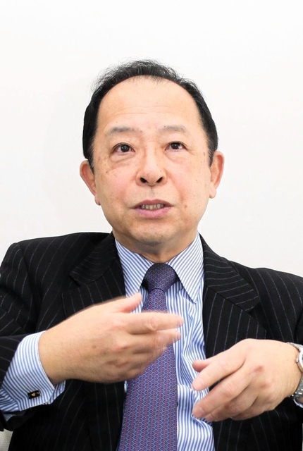 養子縁組について「注意が必要」と警鐘を鳴らす上谷佳宏弁護士＝神戸市中央区京町