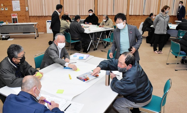 兵庫県豊岡市の小野地区コミュニティセンターでの出前講座の様子＝同市出石町袴狭