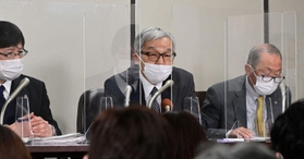 最高裁での意見聴取を終え、記者会見に臨む土師守さん＝２月１４日午後、東京・霞が関の司法クラブ