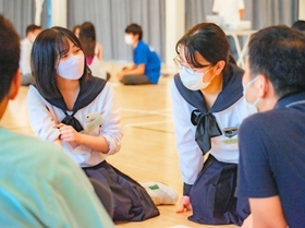 まるオフィスが運営をサポートしている「探究学習塾」（提供）