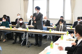 タクシー運賃の値上げなどについて意見を交わした協議会＝姫路市南駅前町