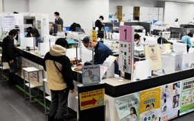 ジェンダーギャップの解消に取り組む兵庫県豊岡市の本庁窓口。企業、地域、家庭への浸透に向けて模索が続く＝同市中央町