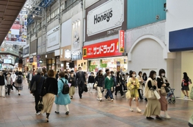 兵庫県内の商業地で最高価格となった三宮センター街周辺＝神戸市中央区