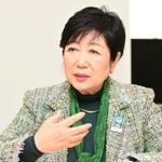 「日本の屋根をなぜ活用しないのか、以前から不思議に思っていた」と語る東京都の小池百合子知事＝東京都庁