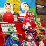 丹波・タンボフ交流協会の活動を通じて集まったロシアの民芸品＝丹波市春日町朝日