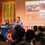 県内の５会場をＺｏｏｍでつないで行われた連合兵庫の総決起集会＝神戸市中央区東町、中央区文化センター