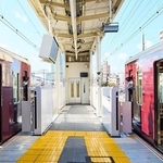 可動式ホーム柵やエレベーターが新設された阪急神戸線春日野道駅のホーム＝神戸市中央区国香通１（阪急電鉄提供）