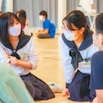 まるオフィスが運営をサポートしている「探究学習塾」（提供）