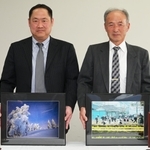 最優秀賞に輝いた大西敏晴さん（右）と優秀賞の木藤将人さん＝１０日、神戸市中央区東川崎町１、神戸新聞社
