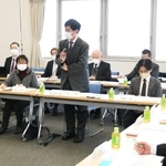 タクシー運賃の値上げなどについて意見を交わした協議会＝姫路市南駅前町