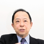 養子縁組について「注意が必要」と警鐘を鳴らす上谷佳宏弁護士＝神戸市中央区京町