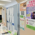 転出超過数を押し上げる若年層。新卒者の県内企業就職率は伸び悩む＝神戸市東灘区岡本８、甲南大キャリアセンター