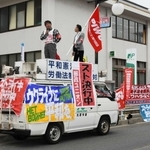 待遇改善を求めてストライキを実施した郵政産業労働者ユニオンの組合員ら＝神戸市垂水区星陵台１