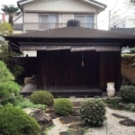 芸術家の故綿貫宏介氏の自宅にある茶室「無汸庵」＝神戸市東灘区御影中町１（兵庫県教育委員会提供）
