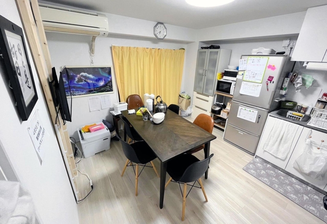 利用者が集まる食堂。手作りの料理を大切にしているという（ぴあほーむＯＳＡＫＡ提供）