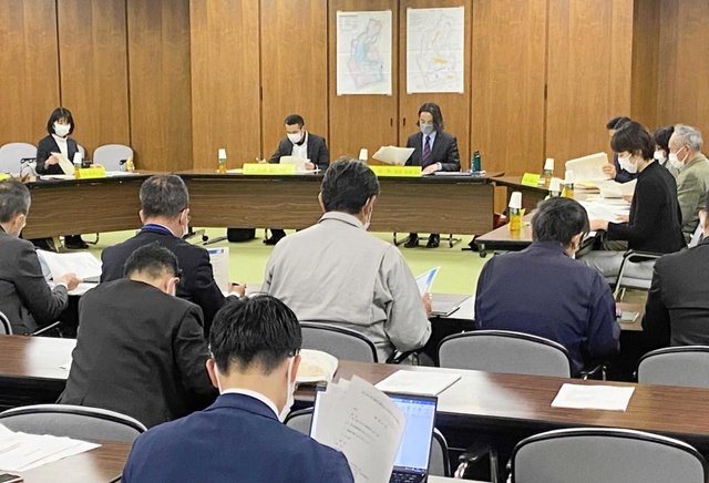 ３月下旬に開かれた第８回あり方検討会＝明石市役所