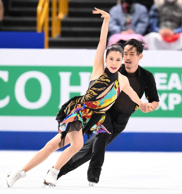 ３月の世界選手権アイスダンスで高橋大輔さんと息の合った演技を見せる村元哉中さん＝さいたま市中央区、さいたまスーパーアリーナ