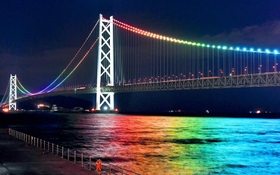 クリスマス限定バージョンでライトアップされた明石海峡大橋＝２０１６年１２月、神戸市垂水区海岸通