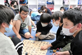 プログラミングや英語も学べる民間学童「Ｙ・Ｅ・Ｓ」。利用者が増え、尼崎市内３カ所に展開する＝尼崎市塚口町１