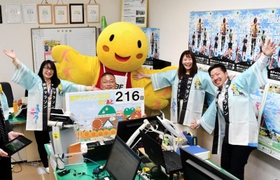 ランナー募集が始まり、活気づく神戸マラソン実行委員会事務局＝１８日午後、神戸市中央区北長狭通４