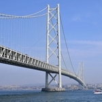 開通から２５年となる明石海峡大橋＝４日、淡路市岩屋（撮影・内田世紀）