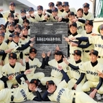 選抜出場が決まり喜ぶ洲本ナイン＝２０１２年１月２７日、洲本高校